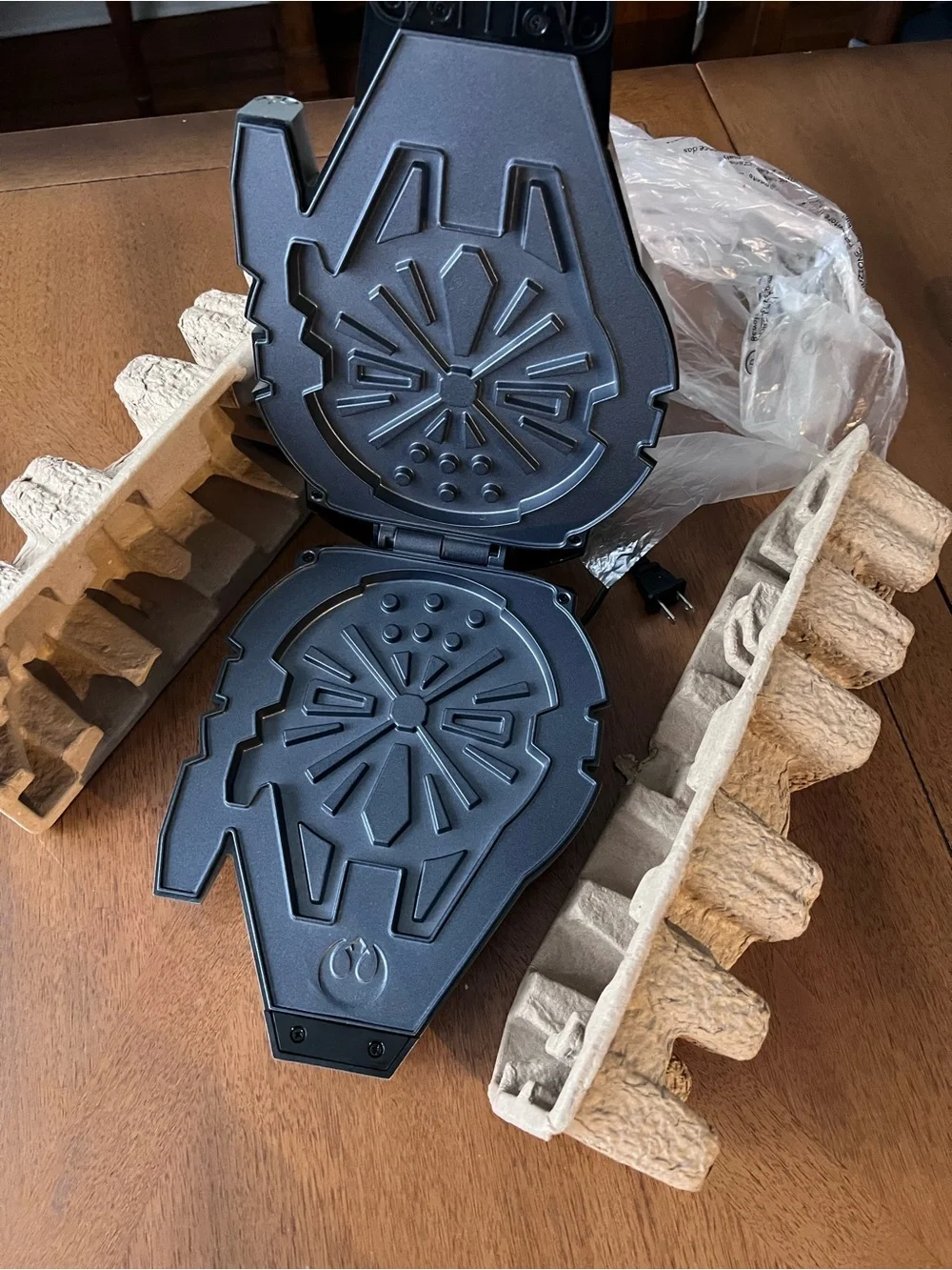 Star Wars Millennium Falcon Themed Waffle Maker - Black and Silver